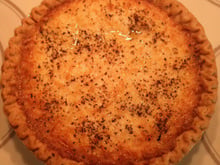 Torta de queijo com manjericão