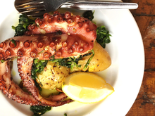 Cozinhe polvo como um chef com essas dicas preciosas porque esse prato borrachudo ninguém merece!