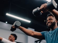 Academia sem sair de casa! Kit de musculação 6 em 1 é opção para treinos e está com 35% de desconto
