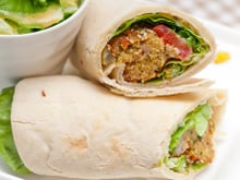 Wrap de falafel: aprenda a fazer esse lanche vegetariano delicioso