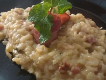 Risoto de bacon, alho poró e limão siciliano