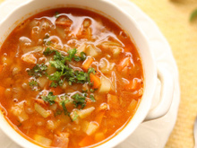 Frio e chuva no fim da tarde pede uma sopa para o jantar, e eu te ensino 4 receitas maravilhosas que toda a família vai amar!