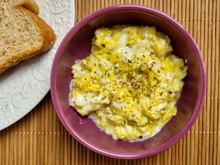 Passei a comer ovo com orégano no café da manhã todos os dias depois que eu descobri esses benefícios