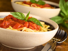 Aprenda 3 receitas de molho para a macarronada de domingo