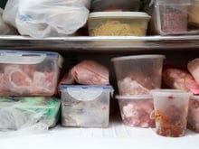 Proibidões do freezer: veja lista de alimentos que não podem ser congelados e evite a decepção!