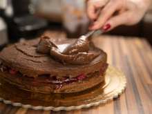 6 receitas de calda para bolo de chocolate: incremente essa delícia