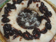 Manjar branco com calda de ameixa preta