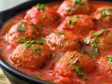 Faço essa receita de almôndegas ao molho todo almoço de domingo há 10 anos, é a favorita da minha família e vou te revelar o segredo!