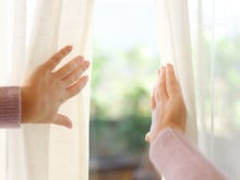 É melhor abrir ou fechar as janelas quando está calor? A resposta vai te surpreender...