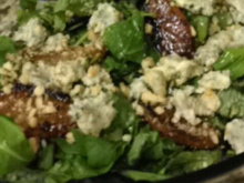 Salada de folhas verdes com pêra