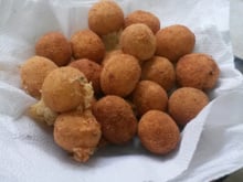 Bolinho de queijo frito