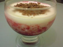 Mousse de limão com calda de morango