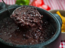 Benefícios do feijão preto: alimento é medicamento natural para anemia e muito mais!