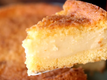 Quem prova, aprova: esse é o melhor bolo de fubá cremoso da vida, feito no liquidificador e nem precisa de muitos ingredientes