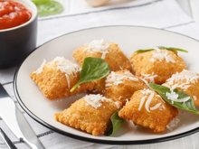 Um chef italiano me ensinou a fazer ravioli de um jeito diferente: fica supercrocante e é perfeito para servir como entrada ou petisco