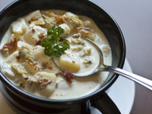 Sopa de mariscos: receita da New England clam chowder