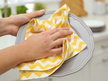 Nem meias, nem pano de prato encardidos: misturinha caseira simples é a solução para deixá-los como novos