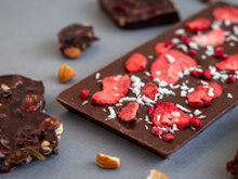 Barra de chocolate funcional é a melhor opção para aproveitar a Páscoa sem culpa: receita simples pode ser recheada como quiser