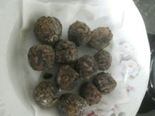 Almôndega de arroz e feijão