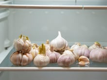 Como armazenar alho fresco por mais de um mês, preservando seu valor nutricional e tornando-o prático na cozinha