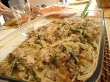 Macarrão integral com molho de carne com espinafre