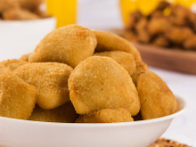 Essa massa de risole é a melhor que eu já comi na minha vida: sempre sirvo como aperitivo na Ceia de Natal