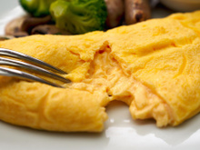 Café da manhã com mais proteína: essa omelete cremosa me sustenta por horas, nem belisco antes do almoço