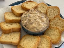 Parei de adicionar maionese no atum na hora de fazer patê: esse outro ingrediente deixa muito mais gostoso e é mais saudável