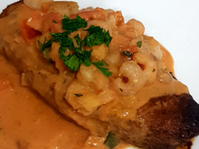 Pirarucu ao molho de camarão 