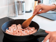 Parece inofensivo, mas esse hábito comum na cozinha pode colocar sua saúde em risco