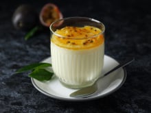 Nem leite condensado, nem creme de leite: essa mousse de maracujá cremosa é uma versão leve, mais saudável e deliciosa