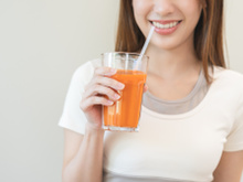 Temperatura caiu e levou a imunidade junto? Esse suco de cenoura com inhame é tudo que você precisa para fortalecer o corpo nesse outono