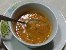 Caldinho fácil de batata, cenoura e calabresa