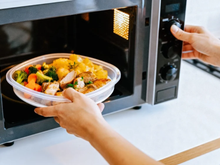 Micro-ondas em oferta no Mercado Livre facilita a rotina e tem bom custo-benefício