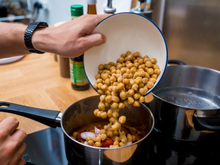 Todo domingo faço estoque desse grão-de-bico para agilizar as refeições da semana