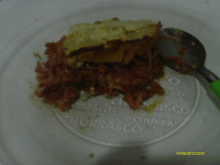 Bolo de frango sem farinha de trigo, recheado com calabresa e mussarela