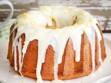 Bolo caseiro de R$145 viraliza, mas a gente te ensina como fazer em casa gastando beeeeem menos!