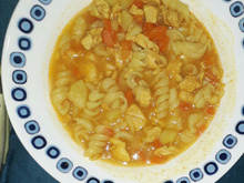 Sopa de legumes com frango e macarrão