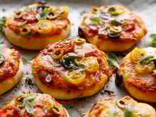 Pão de pizza com massa recheada e sem glúten: receita inclusiva para um lanche delicioso e sem restrições