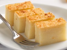 Bolo de mandioca de liquidificador supercremoso e muito fácil de fazer: é só bater e assar