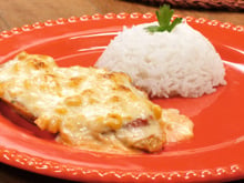 Esse peito de frango com requeijão ao forno é tão cremoso que vai virar sua receita favorita do TudoGostoso
