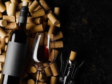 Vinho com rolha é melhor? Descubra a verdade por trás dos mitos sobre vinhos