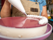 Faz bolos em casa? Esses itens de confeitaria deixam tudo mais prático e bonito
