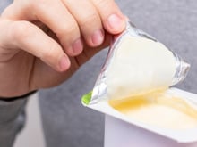 Pouca gente sabe o tesouro escondido no líquido dos iogurtes: aqui está o que você precisa saber