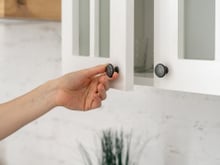 Como acabar com as traças do armário da cozinha: confira as dicas