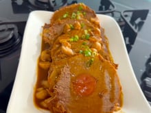 Lagarto recheado com molho madeira é a minha receita coringa para conquistar qualquer pessoa pelo estômago!