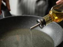 Devo usar azeite para fritar? Como fazer escolhas certas e mais saudáveis na hora de cozinhar