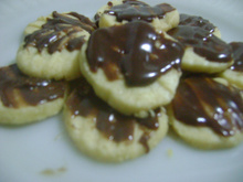 Amanteigados de coco com chocolate