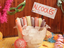 Geladinho alcoólico superfácil para entrar no clima da folia de um jeito bem refrescante!