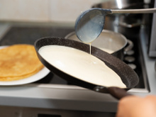 Se panqueca grudada é um problema, esta frigideira antiaderente vai ser sua aliada na cozinha